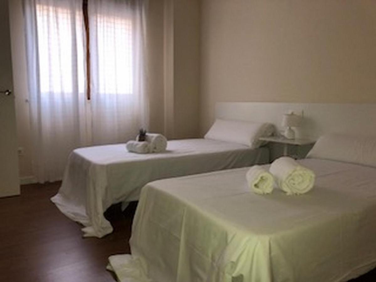Apartamentos Turisticos Puente Romano Portal 4 Bajo -A Саламанка Стая снимка